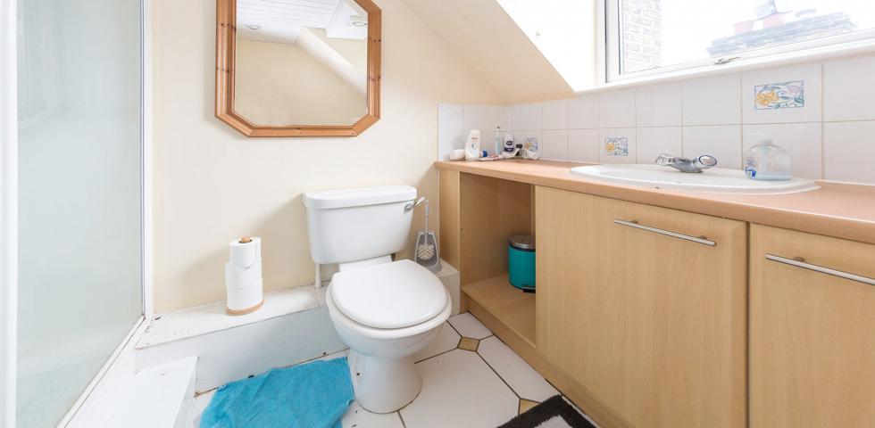 			3 Bedroom, 1 bath, 1 reception Flat			 Woodchurch Road, WEST HAMPSTEAD